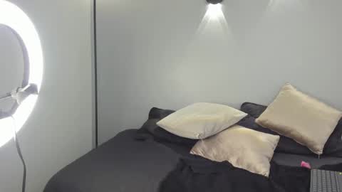 yulievans online show from 12, 1, 2025