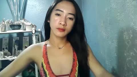 yumi_18 online show from 5, 1, 2026