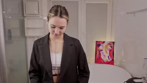 Snapshot of yummyemiily chatting on 9, 2, 2026 Emily online show from 9, 2, 2026