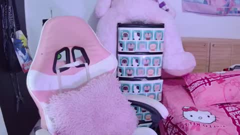 yuna_pink666 online show from 18, 1, 2025