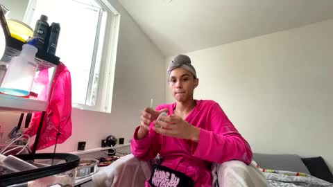 Snapshot of yungfemslut chatting on 3, 10, 2025 BbyTSSLut online show from 3, 10, 2025