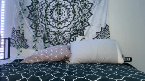 yurdreams_22 online show from 9, 3, 2025