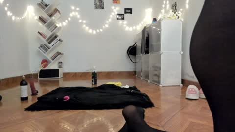 paola online show from 7, 12, 2024