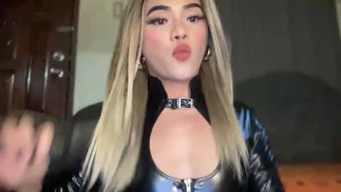 Snapshot of yvonne_guidotti chatting on 29, 4, 2026 Miss Cali online show from 29, 4, 2026