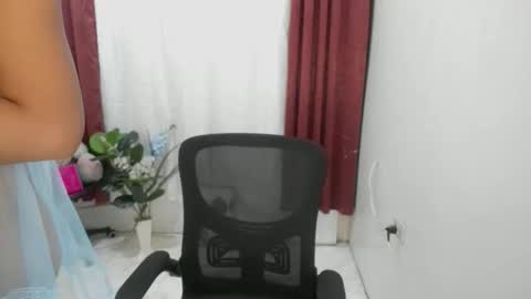 Snapshot of yvonne_s3xy chatting on 23, 10, 2025 Yvonne online show from 23, 10, 2025