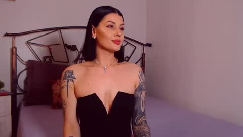 Snapshot of yvonneeverlee chatting on 27, 4, 2026 I V Y online show from 27, 4, 2026