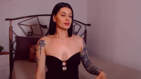 Snapshot of yvonneeverlee chatting on 9, 5, 2026 I V Y online show from 9, 5, 2026
