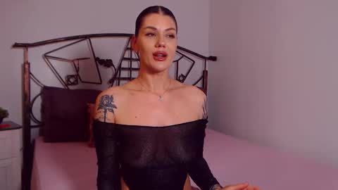 Snapshot of yvonneeverlee chatting on 22, 5, 2026 I V Y online show from 22, 5, 2026