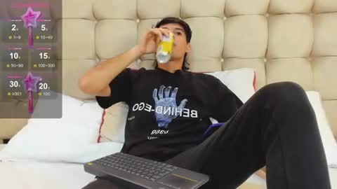 zack23__ online show from 15, 7, 2026