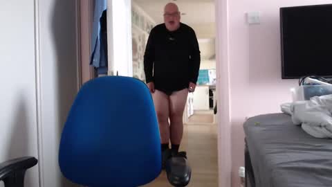 Snapshot of zacsmithuk chatting on 6, 2, 2025 Zac Smitj online show from 6, 2, 2025