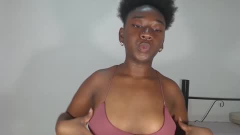 Snapshot of zahhysims chatting on 6, 2, 2025 zahhy online show from 6, 2, 2025