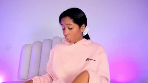 Snapshot of zairarose25 chatting on 25, 11, 2025 Zaira online show from 25, 11, 2025