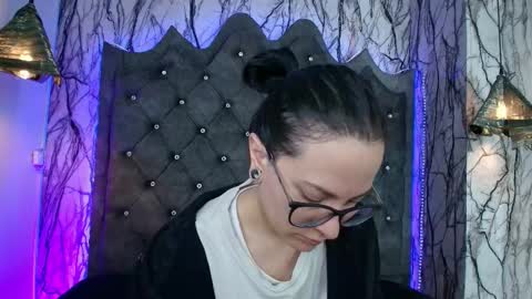 Snapshot of zami_escobar_of chatting on 18, 9, 2025 online show from 18, 9, 2025