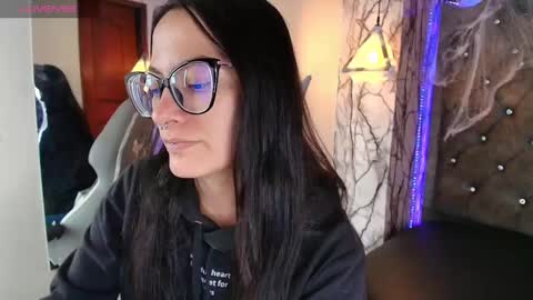 Snapshot of zami_escobar_of chatting on 14, 10, 2025 online show from 14, 10, 2025