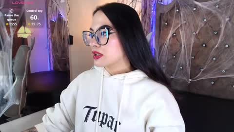 Snapshot of zami_escobar_of chatting on 15, 10, 2025 online show from 15, 10, 2025