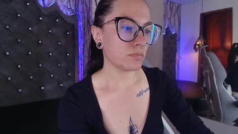 Snapshot of zami_escobar_of chatting on 12, 11, 2025 online show from 12, 11, 2025