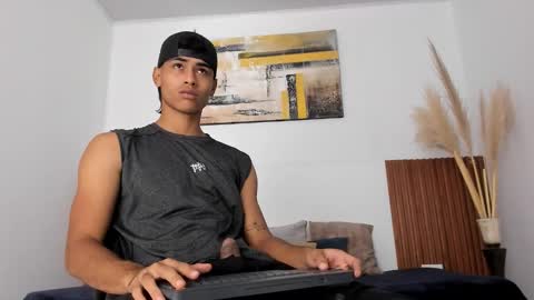 Snapshot of zander_2120 chatting on 28, 10, 2025 Zander online show from 28, 10, 2025