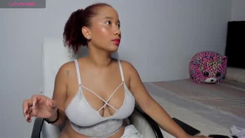 Snapshot of zandra_kiman chatting on 5, 1, 2025 Zandra online show from 5, 1, 2025