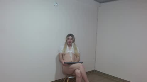Hello welcome to my roomIm Zara online show from 7, 4, 2026