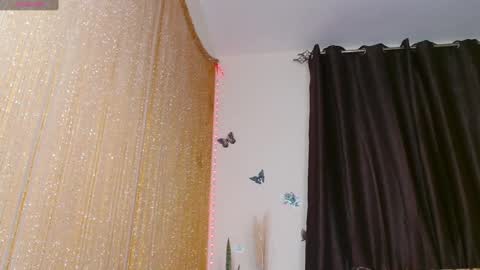 Snapshot of zara_lae chatting on 3, 1, 2025 nicky online show from 3, 1, 2025