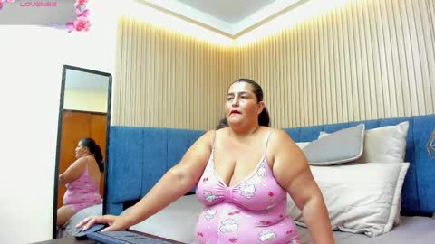 Snapshot of zara_milf_ chatting on 22, 5, 2026 zara online show from 22, 5, 2026