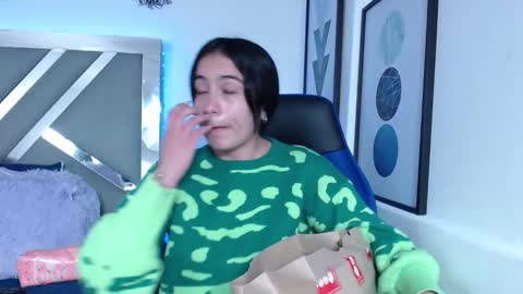 Snapshot of zaradames_ chatting on 30, 12, 2024 zaradames_ online show from 30, 12, 2024