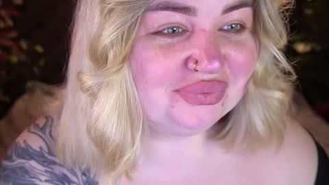 Snapshot of zarareign_ chatting on 21, 4, 2026 Lola online show from 21, 4, 2026