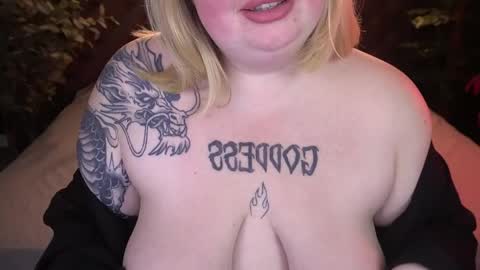 Snapshot of zarareign_ chatting on 5, 5, 2026 Lola online show from 5, 5, 2026