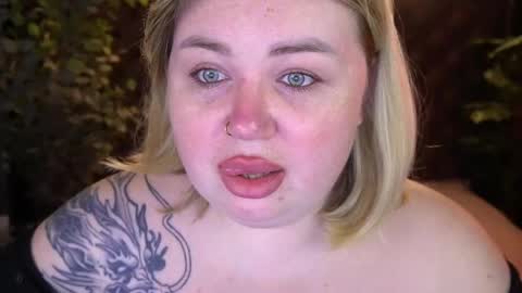 Snapshot of zarareign_ chatting on 7, 5, 2026 Lola online show from 7, 5, 2026