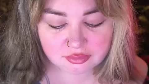 Snapshot of zarareign_ chatting on 23, 6, 2026 Lola online show from 23, 6, 2026