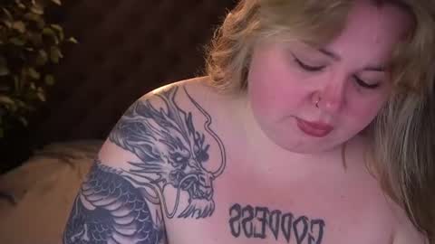 Snapshot of zarareign_ chatting on 28, 6, 2026 Lola online show from 28, 6, 2026