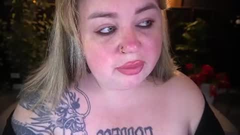 Snapshot of zarareign_ chatting on 9, 7, 2026 Lola online show from 9, 7, 2026