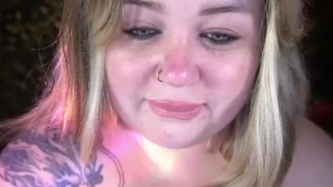 Snapshot of zarareign_ chatting on 28, 7, 2026 Lola online show from 28, 7, 2026