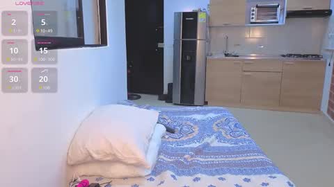 ZARAY CLOVER online show from 11, 9, 2025