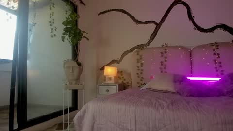 Snapshot of zarinawynne chatting on 16, 11, 2025 Zarina Waynne online show from 16, 11, 2025