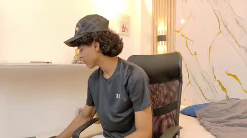 Snapshot of zayn_fox32 chatting on 6, 6, 2026 Zayn online show from 6, 6, 2026
