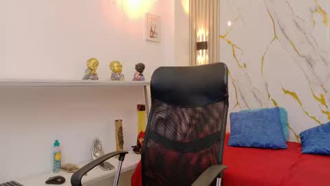 Snapshot of zayn_fox32 chatting on 8, 6, 2026 Zayn online show from 8, 6, 2026