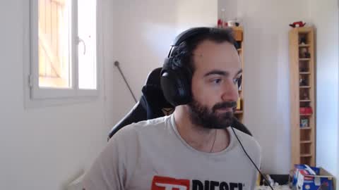 Snapshot of zazou3113 chatting on 12, 1, 2025 Grizzly Bear online show from 12, 1, 2025