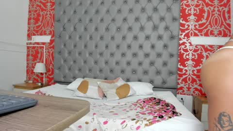 Karolyne online show from 4, 2, 2025