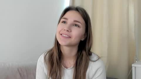 Snapshot of zeldaes chatting on 18, 9, 2025 Emilia online show from 18, 9, 2025
