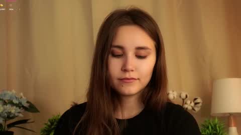 Snapshot of zeldaes chatting on 4, 10, 2025 Emilia online show from 4, 10, 2025
