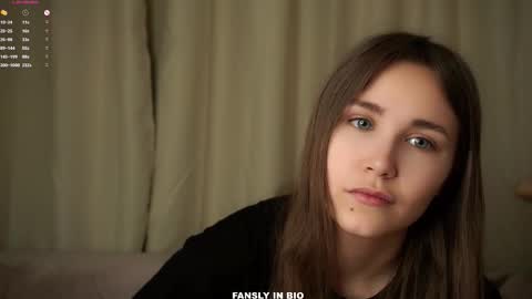 Snapshot of zeldaes chatting on 16, 10, 2025 Emilia online show from 16, 10, 2025
