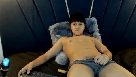 Snapshot of zeusapollofuck chatting on 15, 9, 2025 zeusapollofuck online show from 15, 9, 2025