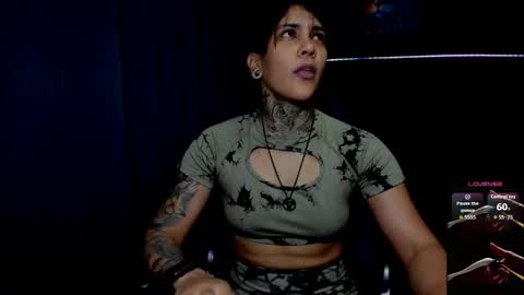 Snapshot of zhoestrong chatting on 16, 11, 2025 zhoestrong online show from 16, 11, 2025