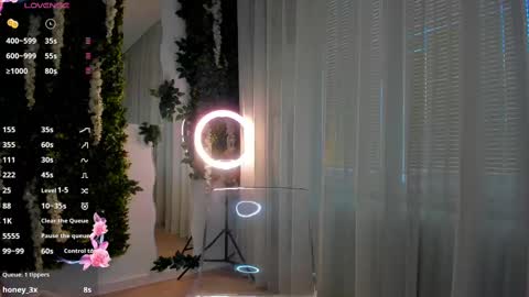 Snapshot of zinasquirts chatting on 24, 2, 2025 Galli online show from 24, 2, 2025