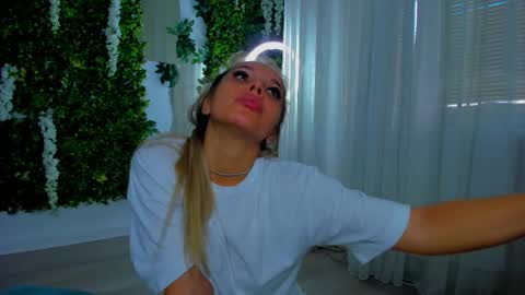 Snapshot of zinasquirts chatting on 14, 9, 2025 Galli online show from 14, 9, 2025