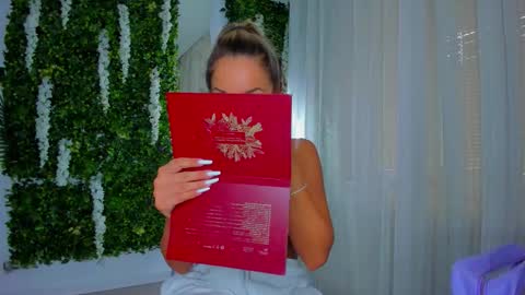 Snapshot of zinasquirts chatting on 28, 9, 2025 Galli online show from 28, 9, 2025