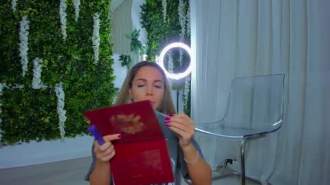 Snapshot of zinasquirts chatting on 24, 10, 2025 Galli online show from 24, 10, 2025