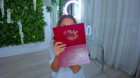 Snapshot of zinasquirts chatting on 25, 10, 2025 Galli online show from 25, 10, 2025