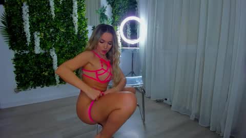 Snapshot of zinasquirts chatting on 27, 11, 2025 Galli online show from 27, 11, 2025